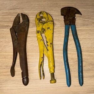 VINTAGE Assorted bundle of 3 pliers.